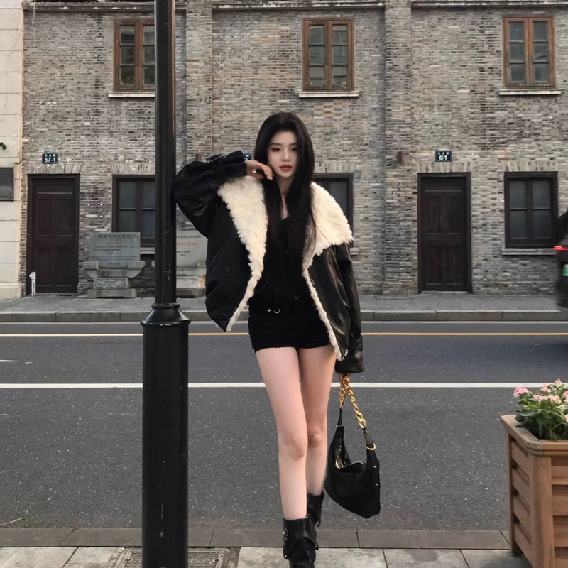 黑色皮衣羊羔毛短款加厚外套2025新款冬季保暖环保皮草小个子