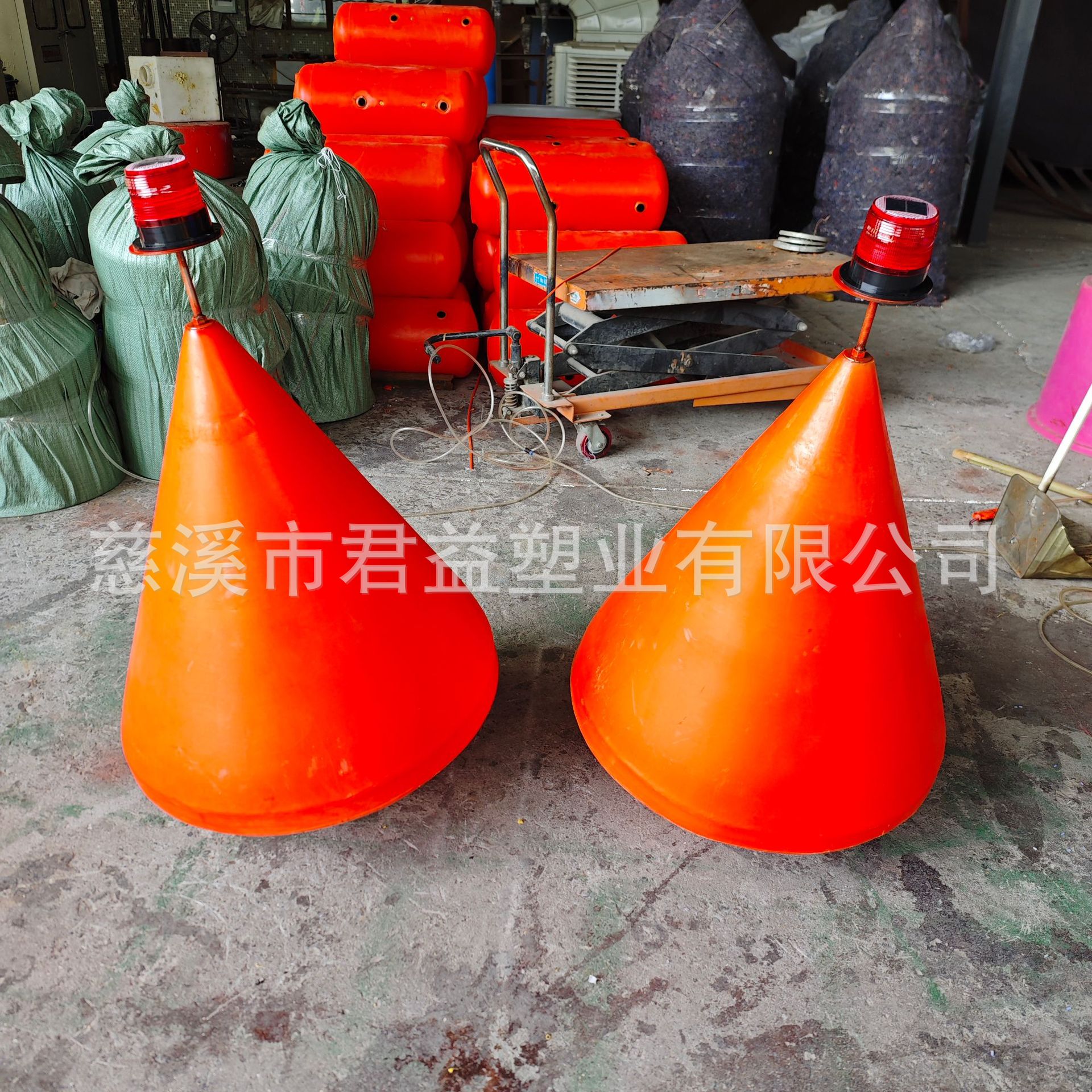 广东沿海施工警示浮标700*900