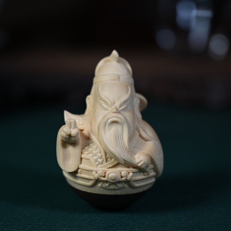 桧木不倒翁关公桌面摆件实木雕刻卡通版亲羽文玩手把件办公桌摆饰