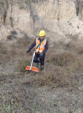 背式割草机除KCM割灌机汽油动力草负光伏地场清草轻便