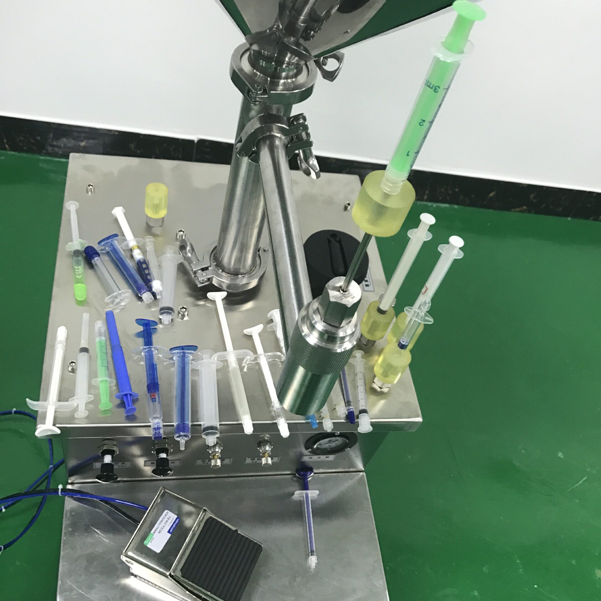 水光针灌装机 水光针凝胶灌装机 针口液体灌装机 半自动立式灌装
