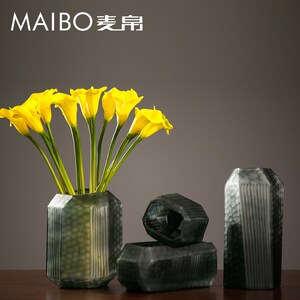 麦帛北欧手工磨刻烟灰色玻璃花器客厅家居插花花瓶装饰摆件