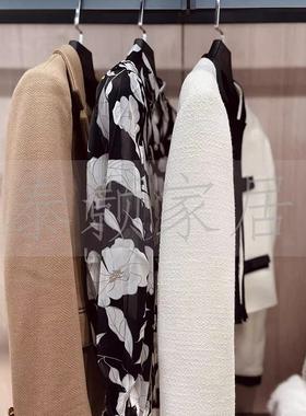 板现代衣简约房帽JJ间女样士衣柜衣服收纳盒摆件软装全屋设计饰品