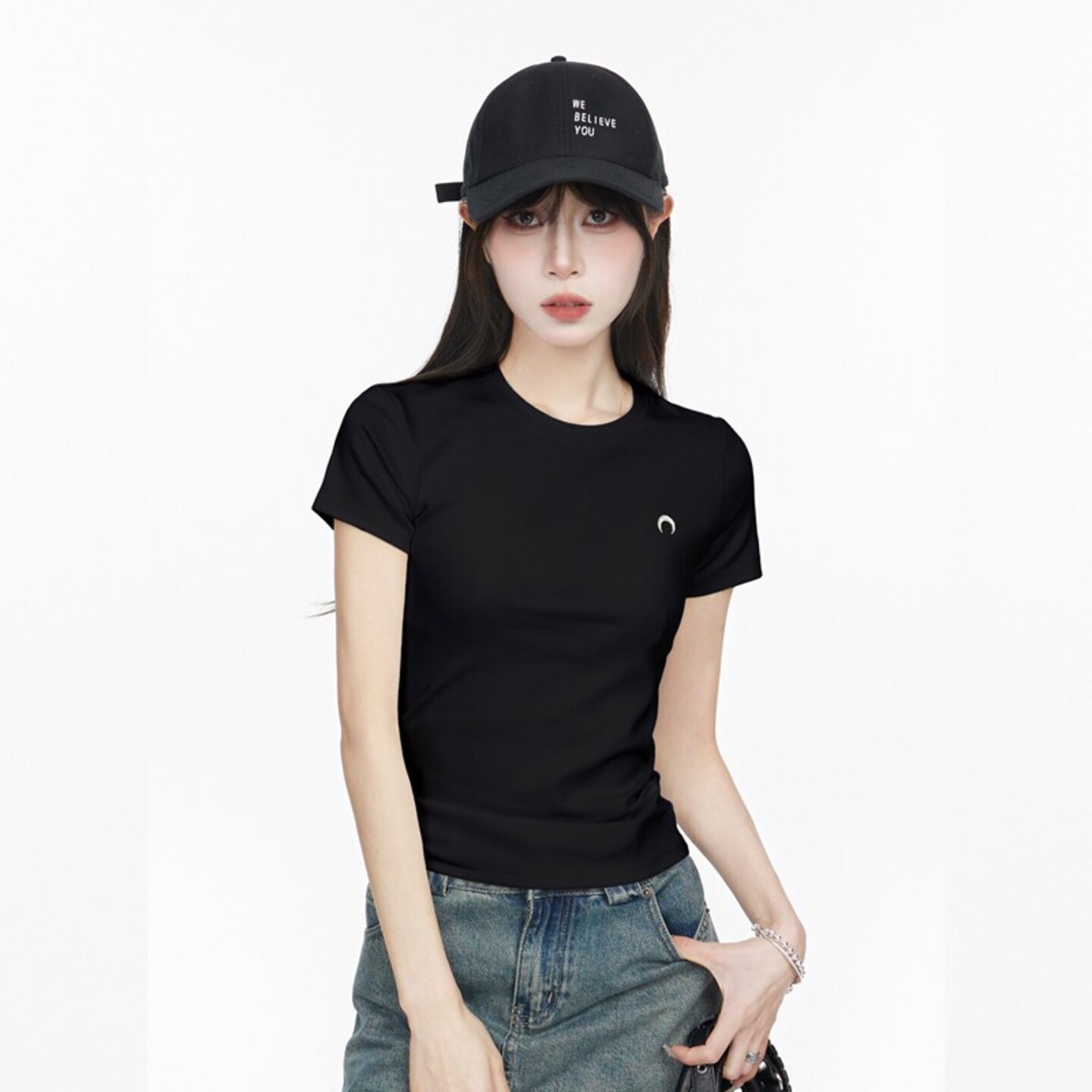 曼品质黑色圆领刺绣正肩短袖t恤女2025夏季新款小个子收腰显瘦修
