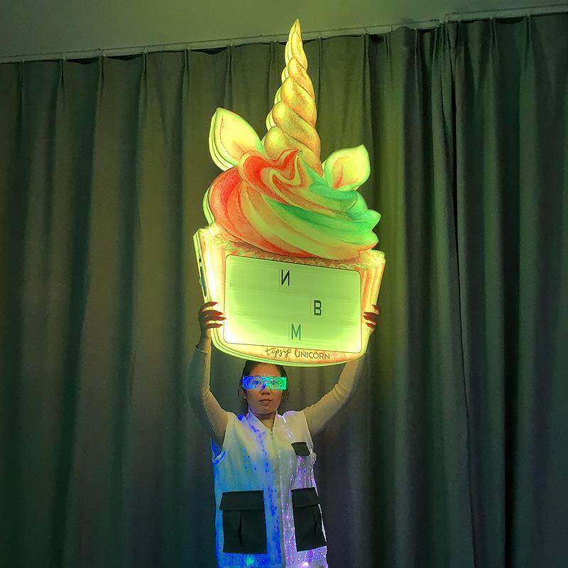 气氛举牌创意独角换字母卡手举牌LED发光道具酒吧夜店出场牌子