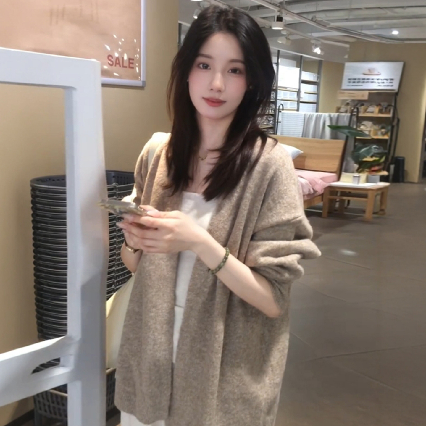 巨好看的韩系早秋漂亮燕麦色针织毛衣开衫外套女款2025年秋季新款