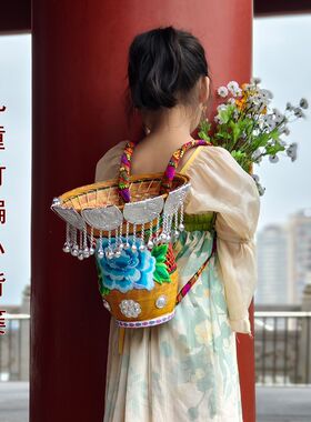小背篓竹编儿童民族风铃铛小孩刺绣手工竹篓摄影舞蹈道具小背兜
