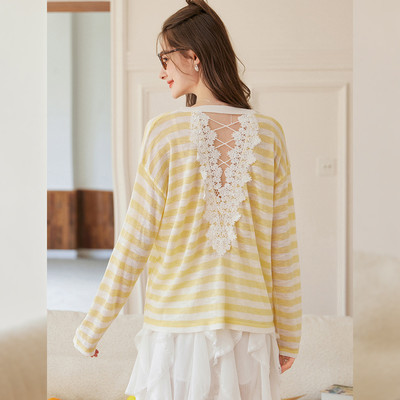 【甜甜专享】&白鹿语百搭条纹针织拼接镂空蕾丝针织衫HY50115
