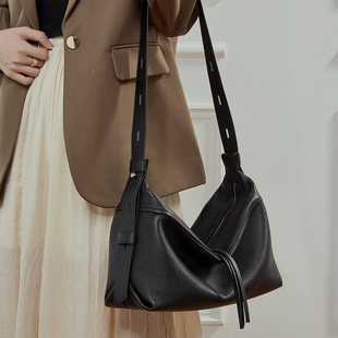 2026新款冬季头层牛皮女包大容量托特包斜挎包真皮高级感hobo包包