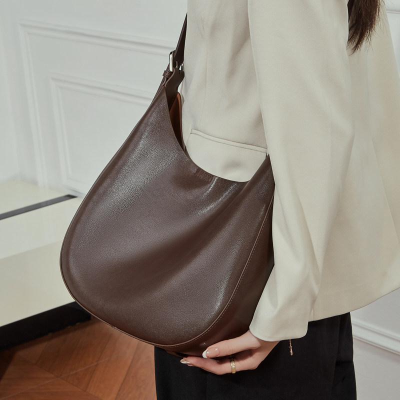 单肩腋下包真皮女包2026新款小众设计月牙包斜挎托特包百搭潮流包