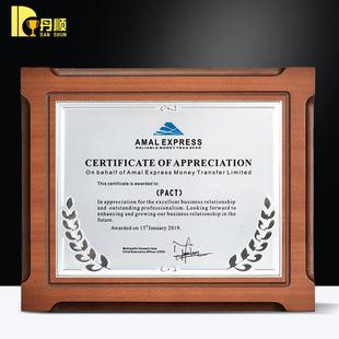 白色木纹相框奖牌铜版纸横竖摆放设计奖项颁奖现场个人表彰荣誉