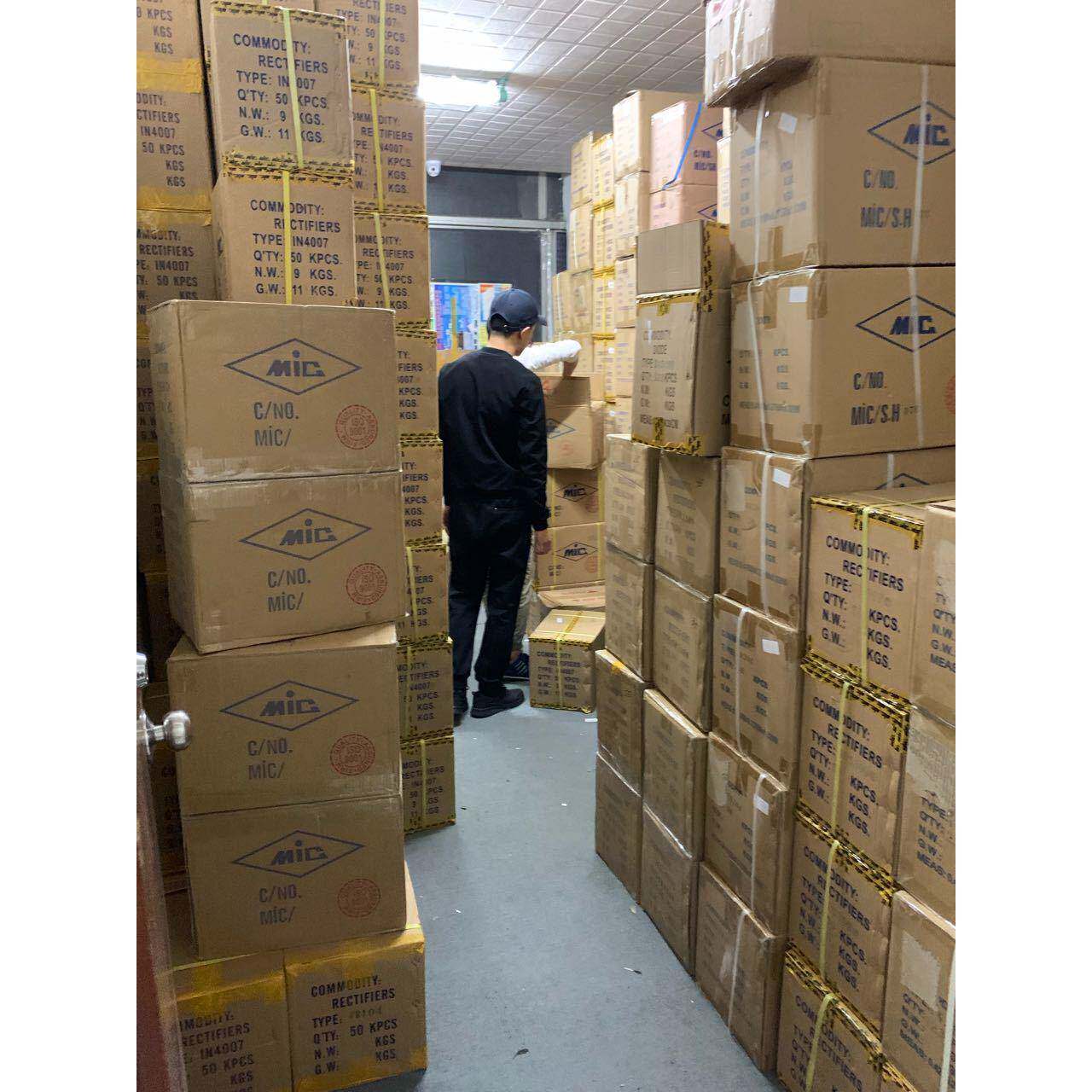 厂家直销插1N5406流管整LMAA/600V插IN540件6直二极管DO-27封装