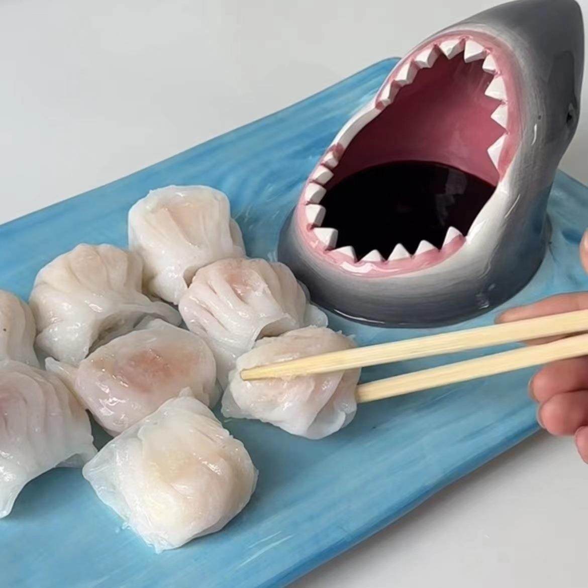 鲨鱼盘子用日式大家陶瓷鲨寿鱼饺子盘创意趣VUE味司薯条嘴带蘸酱