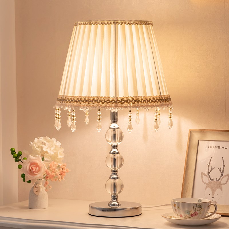欧式现代简约卧室床头客厅创意可调光儿童护眼学习节能水晶小台灯