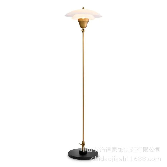 后现代轻奢客厅沙发边落地灯