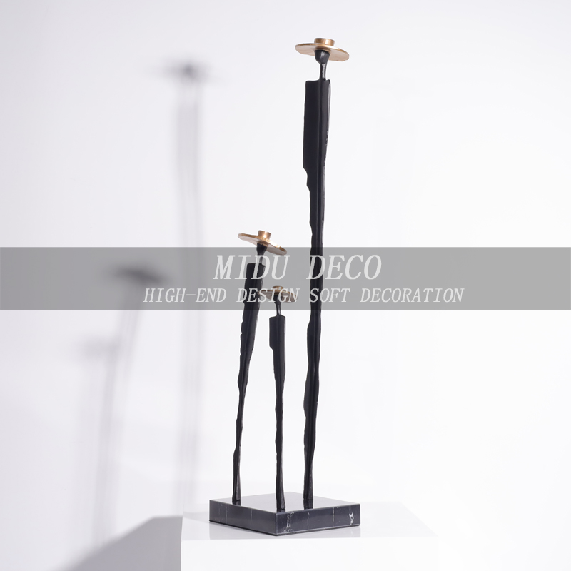 简约现代金属创意戴帽人物工艺品摆件样板房间售楼处客厅软装饰品