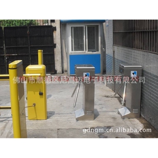 车站人行通道三滚闸 金湾景点出入通道 桥式斜角三棍转闸工程配置
