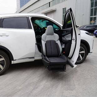 SUV副驾驶原车，福祉座URU椅让家实现自由出行操持人原车风格