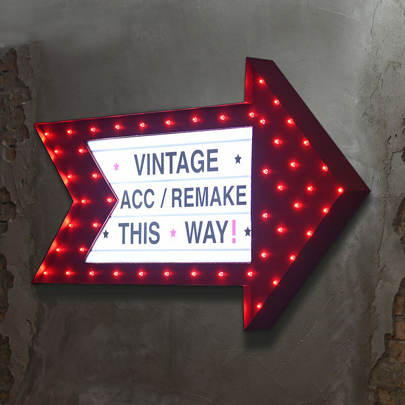 夜晚道路方向指示牌 夜晚发光箭头路标指向灯箱 由此进入可吊挂