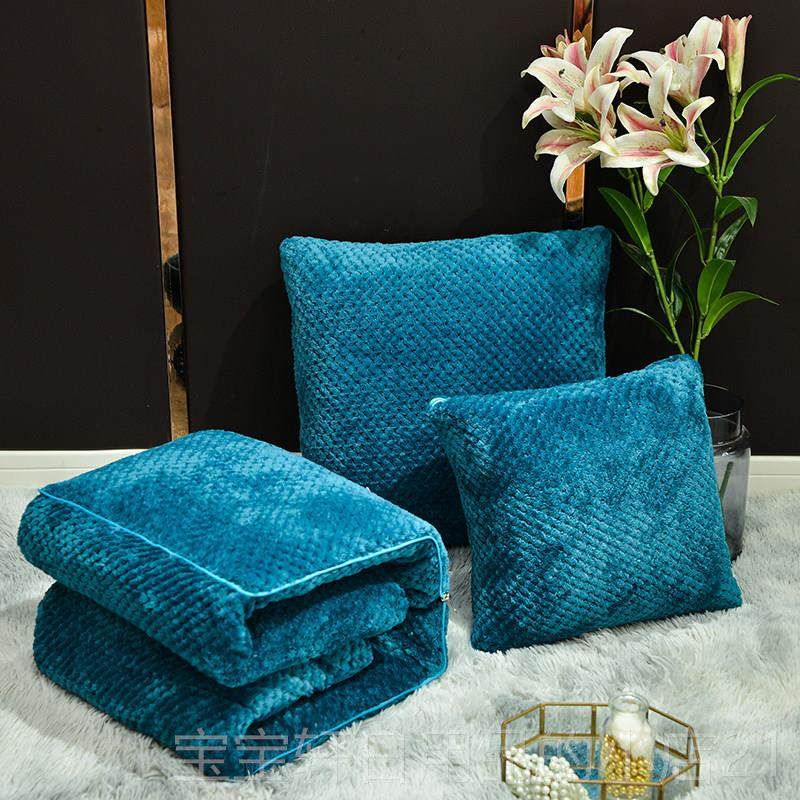 高档加厚保纯色抱枕被子两用珊瑚绒毯枕头汽车上靠垫办公暖室午小