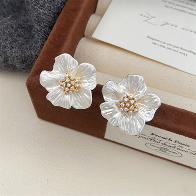 哑光白色花朵耳钉法式高级感复古