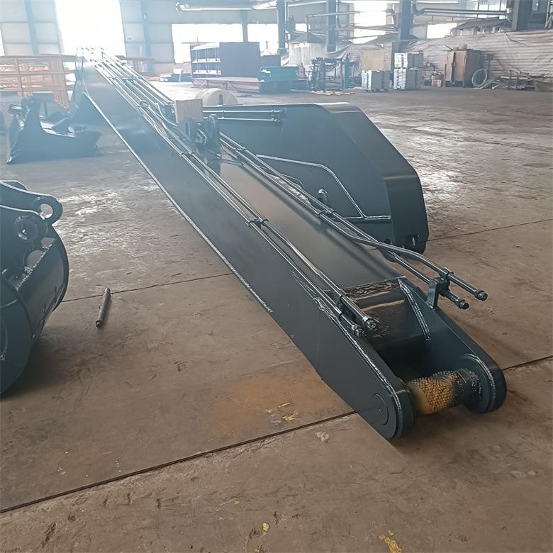 挖掘机加长臂锰钢焊接重心稳轻型操控灵活可定15-26米奥松机械