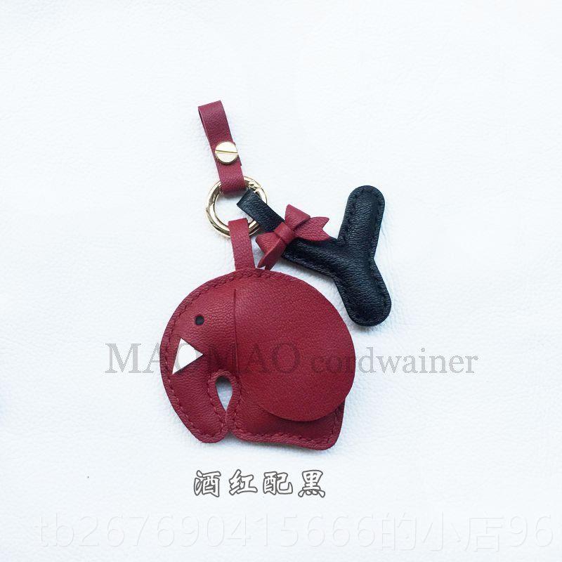 高档毛毛饰皮匠车工牛皮双面小象字母包包挂件汽挂饰时尚手轻奢配图片
