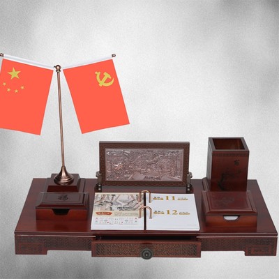 2022高档办公桌笔筒摆件送领导商务木质台历架日红木台历定制