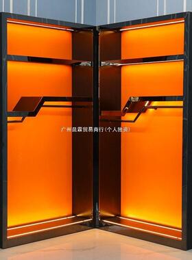 服装店展播柜直间橘橙色ESC示背景柜陈带灯黑色金边落地柜衣服裤