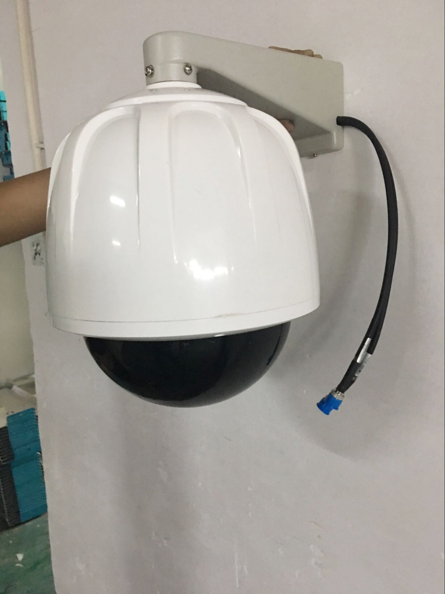 1710-2700MHz 12dbi 4G双极化定向一体化监控型摄像头美化天线