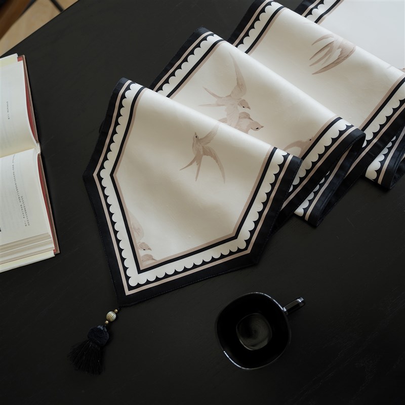 燕南飞法式桌旗卧室床旗餐桌中间长条桌布复古茶室绒布茶旗家用