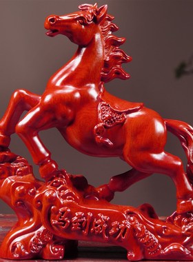 红色木质马摆件木雕平步青云马到成功工艺品客厅布局实木制生肖马