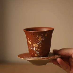 130cc 宜兴紫砂 原矿泥绘粉浆茶杯 荷花主人杯碟套 7x7cm 腊梅