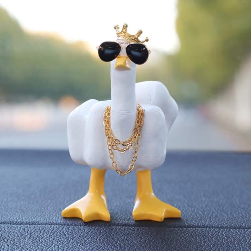 T搞怪摆件汽车中控台解压中指创意摆件一个了有趣送车载无聊鸭