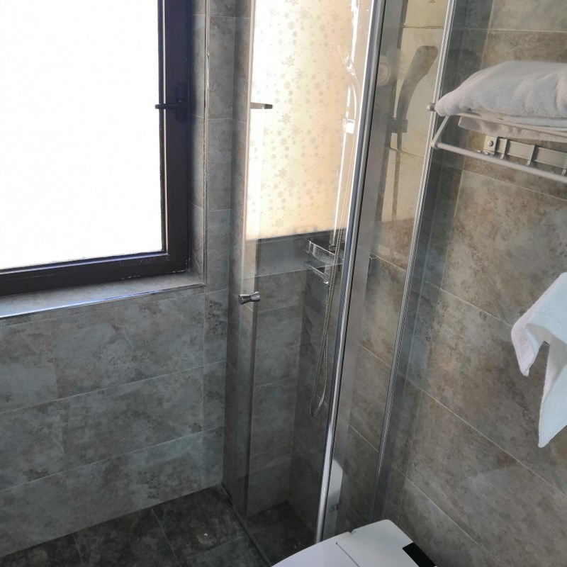 宁波欧特洁一字折叠型落地屏风隔断卫生间简易安全钢化玻璃淋浴房