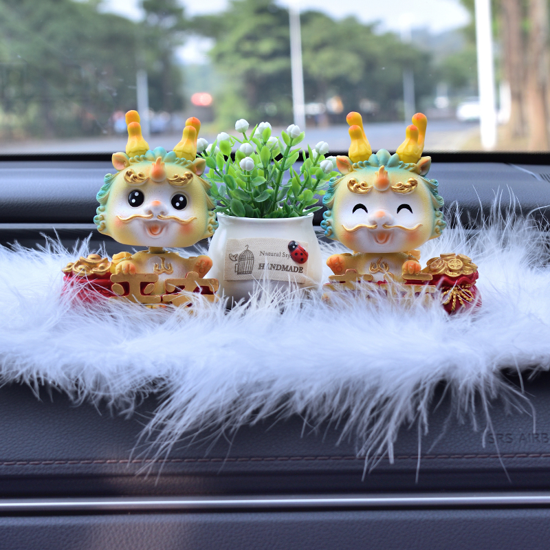 车载摆件龙年喜庆摇头公仔生肖龙汽车中控台装饰卡通个性装饰创意