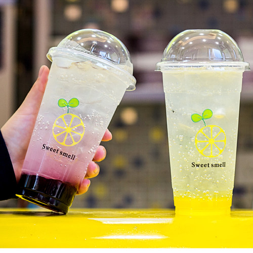 95口径奶茶杯冷热塑料杯带盖一次性高档加厚果汁杯透明700ml定做