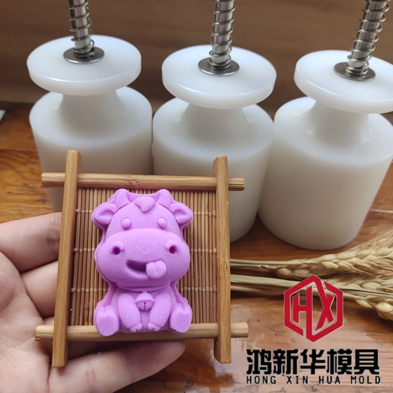 勇敢牛牛不怕困难定制手压按压式桃山皮冰皮绿豆糕点烘焙月饼模具