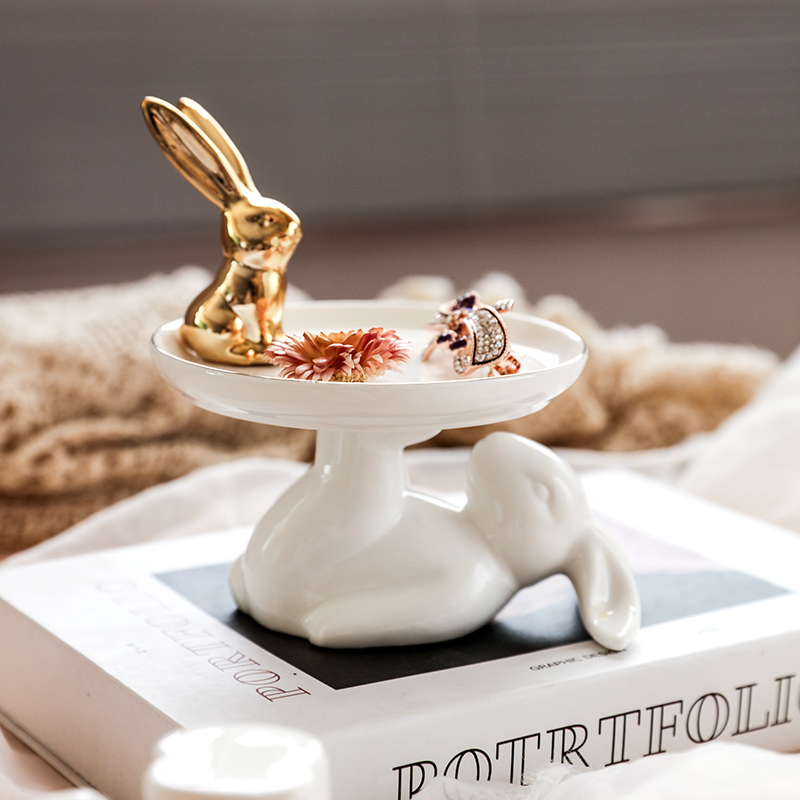 高脚兔子托盘陶瓷小摆件卧室桌面首饰碟收纳盘子珠宝展示架戒指盘