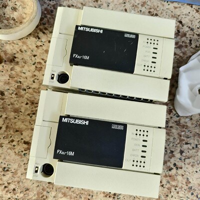 FX3U-16MT/ES-APLC实物拍摄