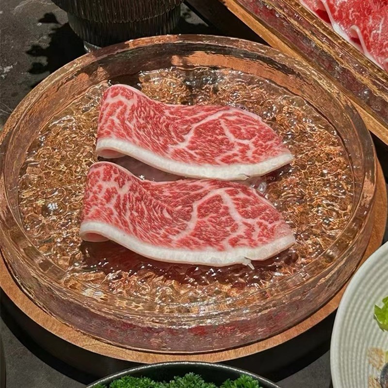 高端火锅店纯血和牛专用圆形套装餐具实木充电发光底座配玻璃盘子