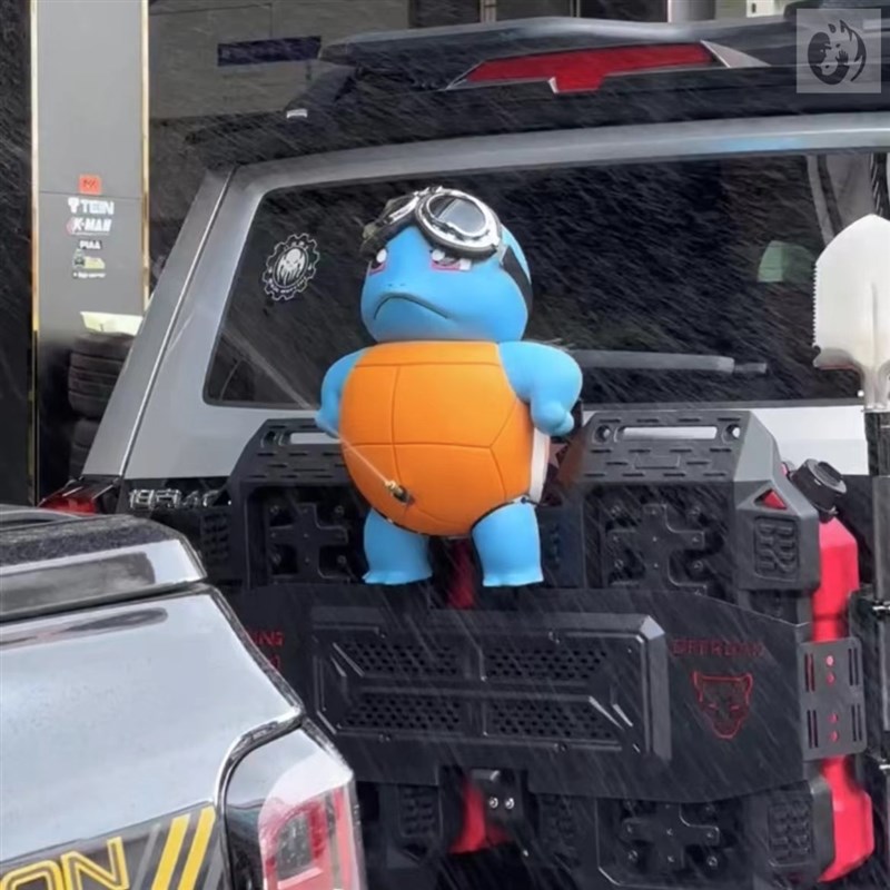 杰尼龟喷水车尾挂件玩偶内置遥控可呲水可充电创意后备箱车尾装饰