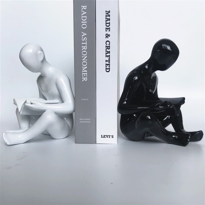 现代简约创意酒柜客厅工艺品摆件看书人物家居软装饰品桌面书档靠