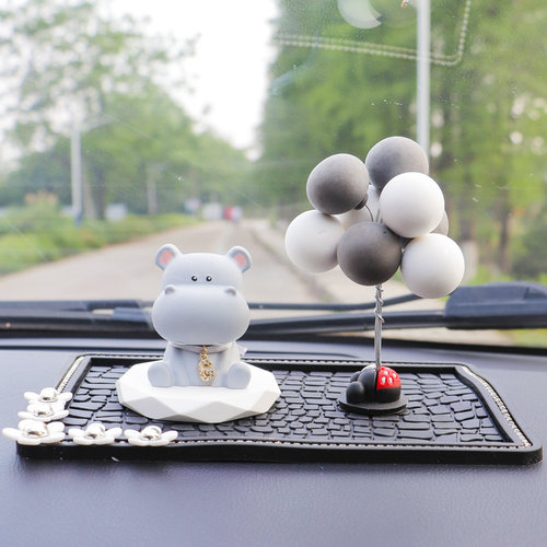 2023新款小河马汽车摆件创意可爱卡通车载内饰用品香薰公仔玩偶