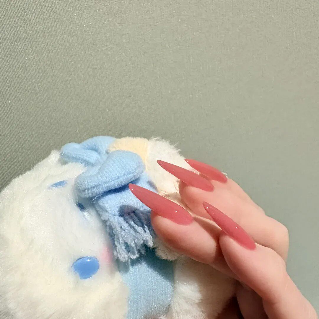 纯手工显白纯色穿戴甲梅粉色长款美甲假指甲成品小红书爆款杏仁甲