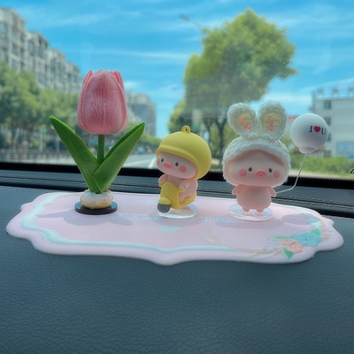新款汽车摆件可爱卡通小猪车载中控台漂亮装饰用品花朵车内饰品女