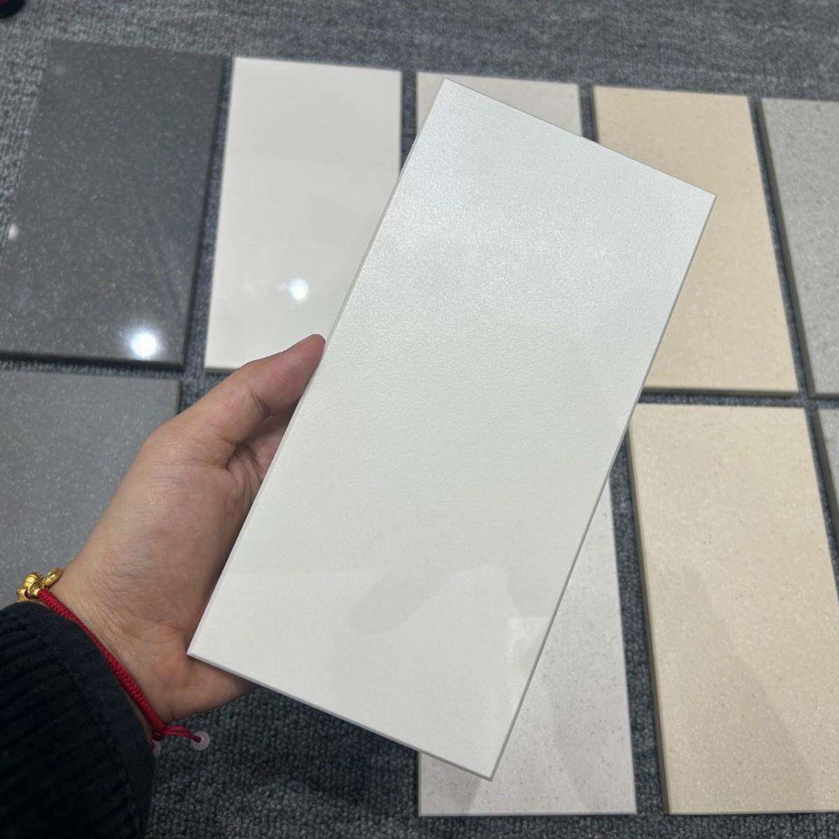 全瓷斑点通体哑光无釉砖配套亮光防滑瓷砖手机店4S店墙地砖工程砖