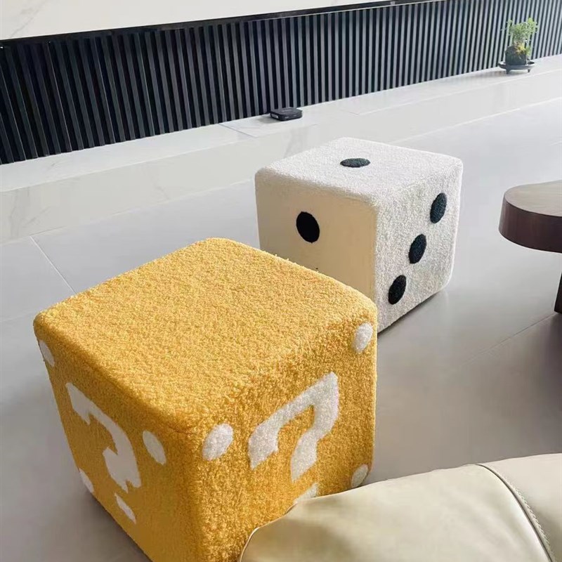 设计师马里奥门口换鞋凳可爱布艺方凳客厅茶几沙发脚踏矮坐墩凳子