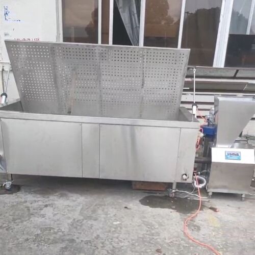 生物质颗粒油炸锅颗粒款自动出料油炸炉食品厂颗粒方形商用油炸机