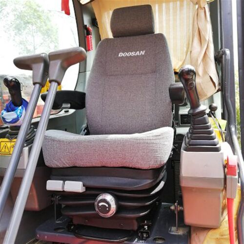 斗山挖掘机专用座椅总成减震DX75/150/260/380-9C/DH150/225-7-9